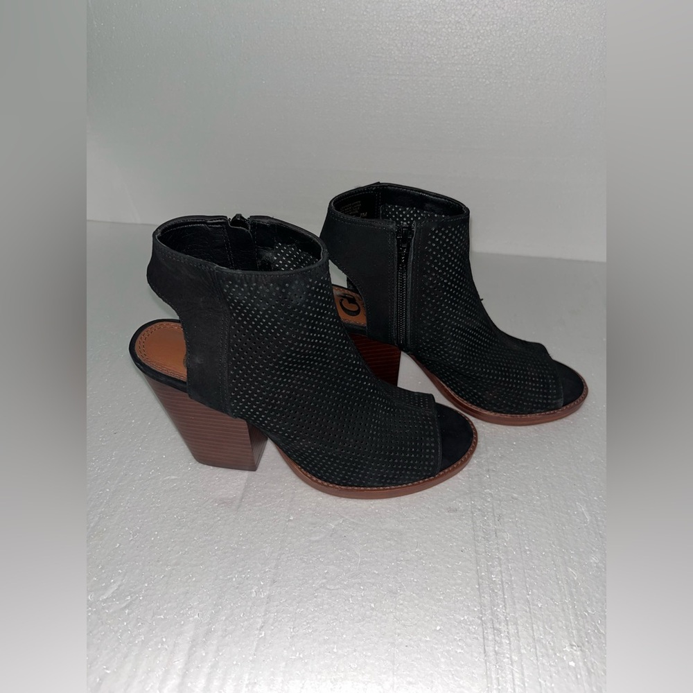 Gianni Bini Black Heeled Boots with Open Toe and Chunky Heel